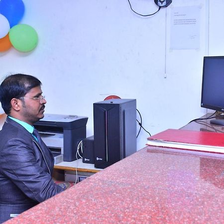 Hotel Mid East Haridaspur Exterior photo