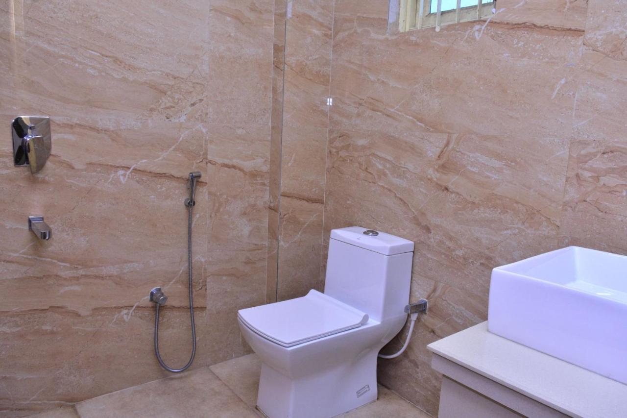 Hotel Mid East Haridaspur Exterior photo