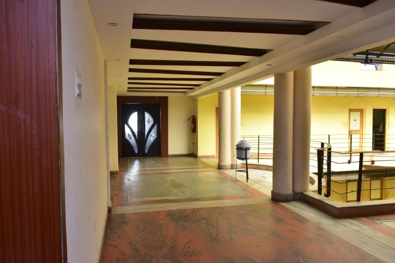 Hotel Mid East Haridaspur Exterior photo